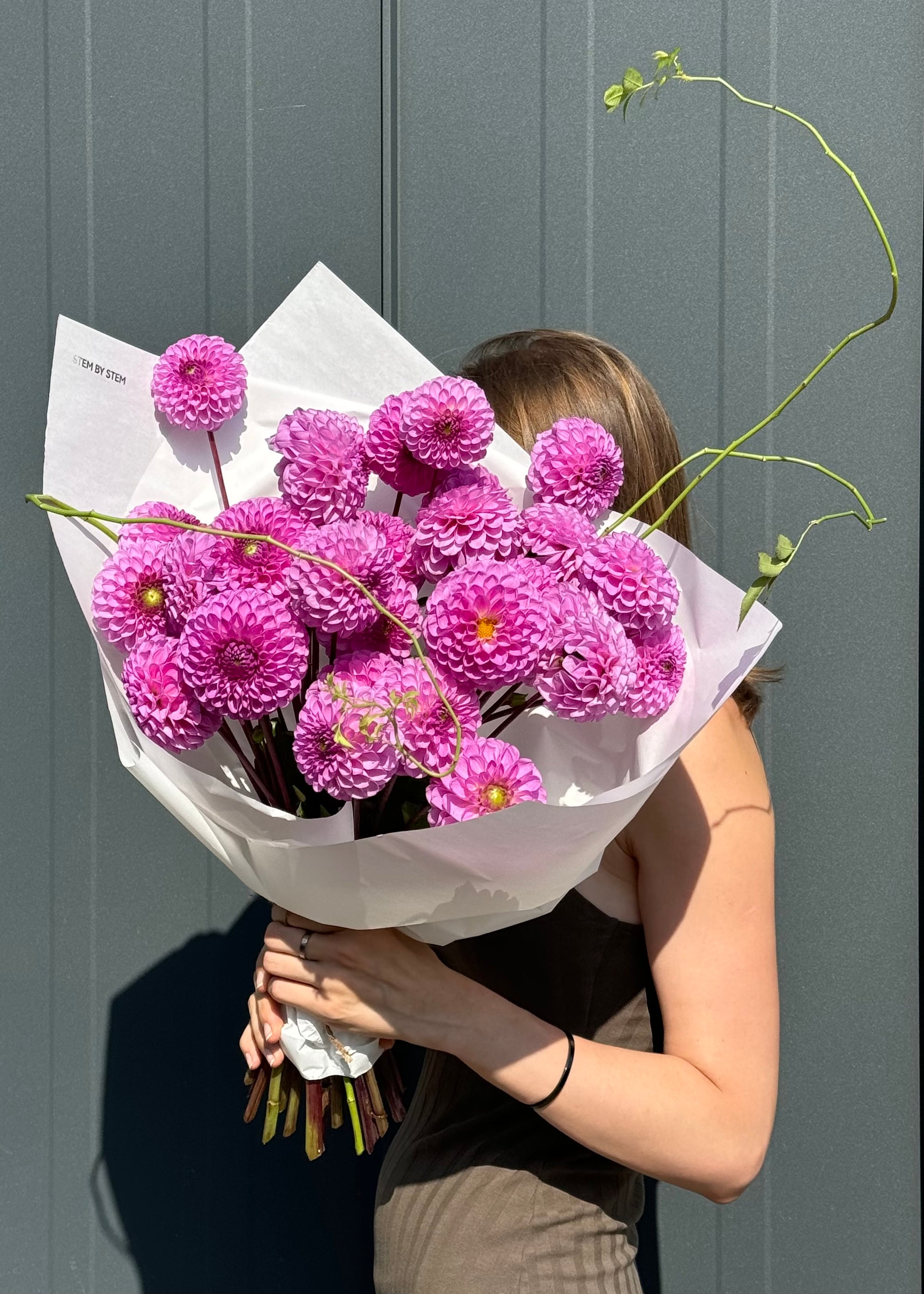 Mono bouquet|dahlias pink