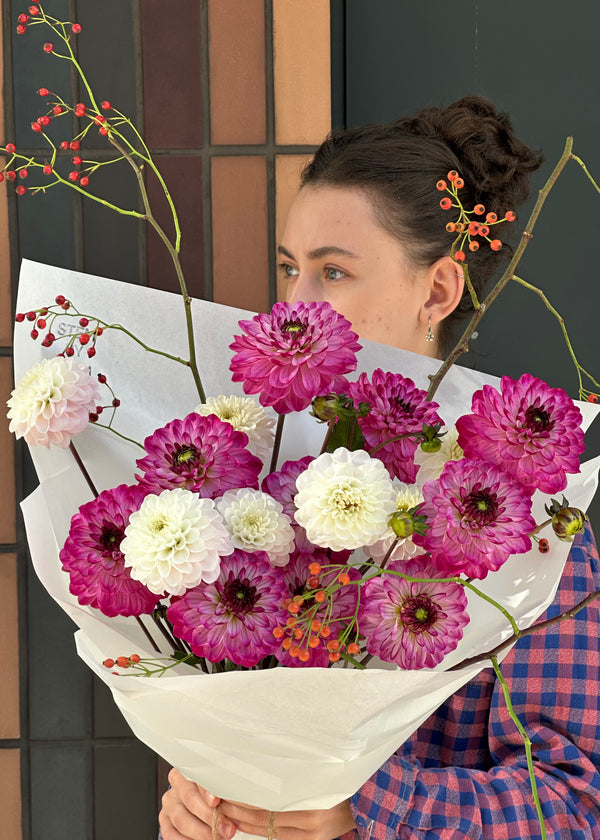 Mono bouquet | dahlias