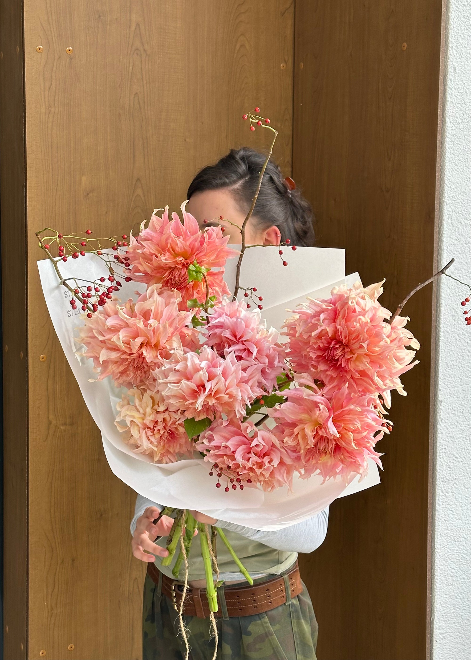Mono bouquet | dahlias