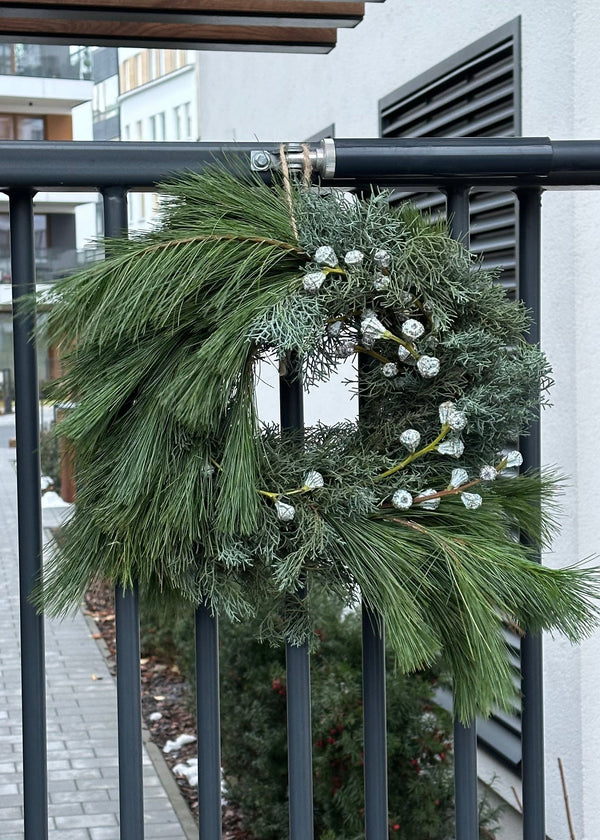 Christmas wreath | Eucalyptus berries - Stem By Stem