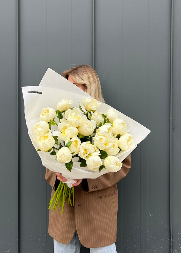 Mono | white peonies - Stem By Stem